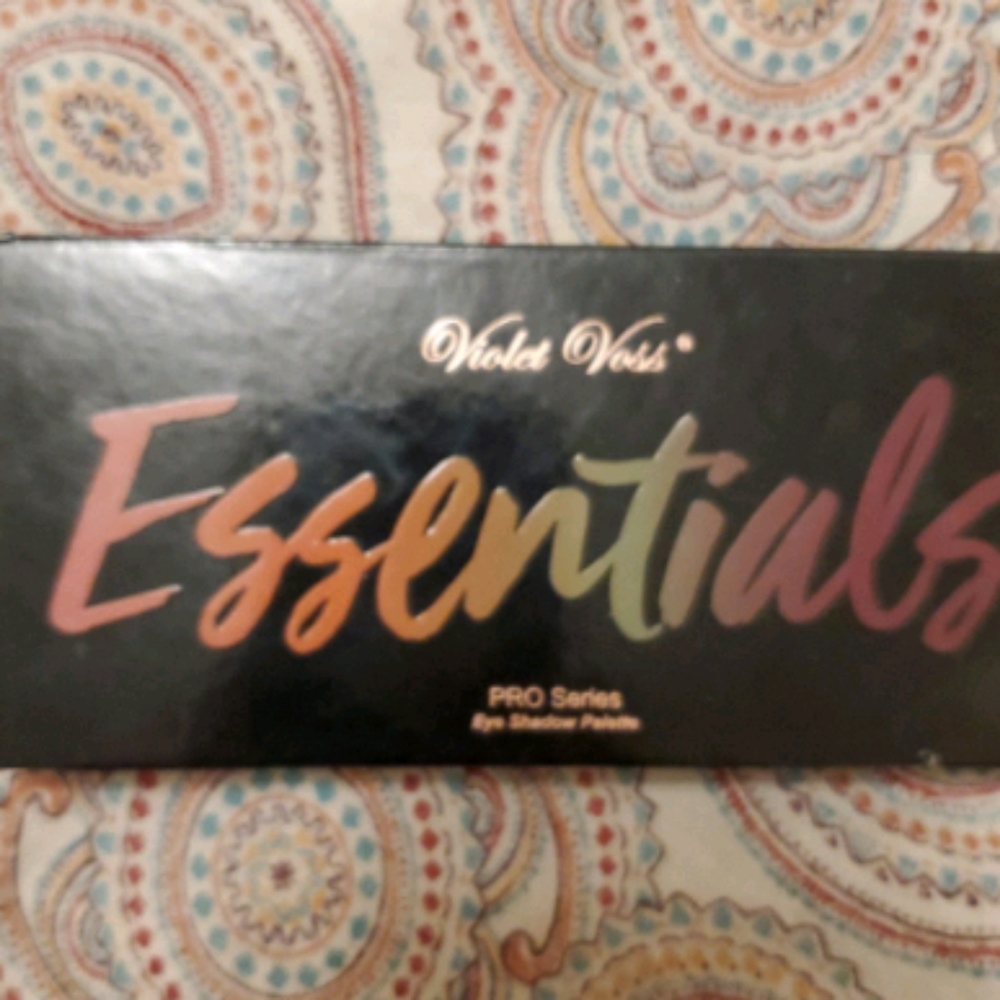 Violet Voss Essential V1 Eyeshadow Palette